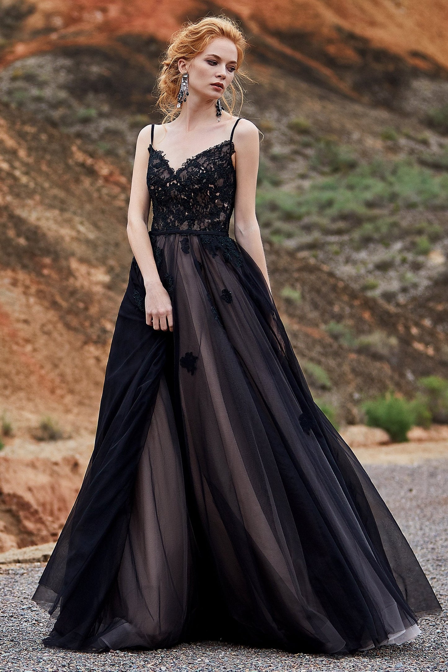 Buyishang Spaghetti Straps Black Wedding Dress with Color Lace Applique A-line Bridal Dress vestido de fiesta largos de gala