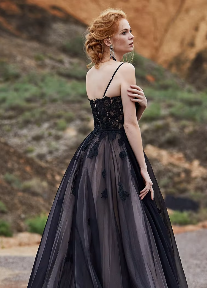 Buyishang Spaghetti Straps Black Wedding Dress with Color Lace Applique A-line Bridal Dress vestido de fiesta largos de gala