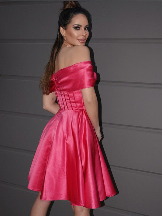 A-Line/Princess Satin Off-the-Shoulder Ruched Sleeveless Short/Homecoming Dresses