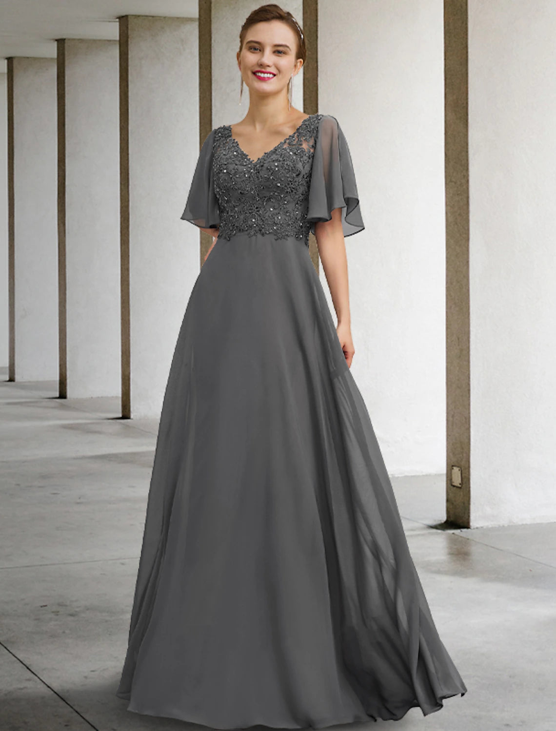 A-Line Mother of the Bride Dress Luxurious Elegant V Neck Floor Length Chiffon