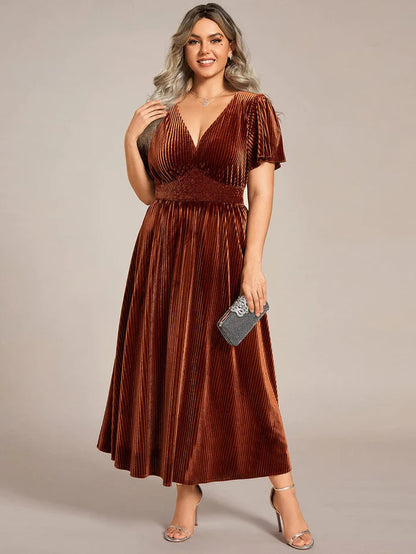 Plus Size A-line V-Neck Short Sleeve Pleated Velvet Fall Wedding Guest Dress/Prom Dresses