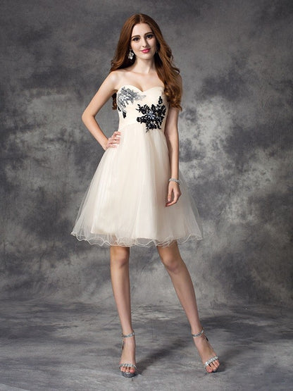 A-line/Princess Sweetheart Applique Sleeveless Short Net Dresses