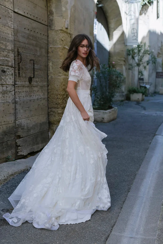 Buyishang Ethereal Tulle Plunging Neck Half Sleeve Long Bridal Gown