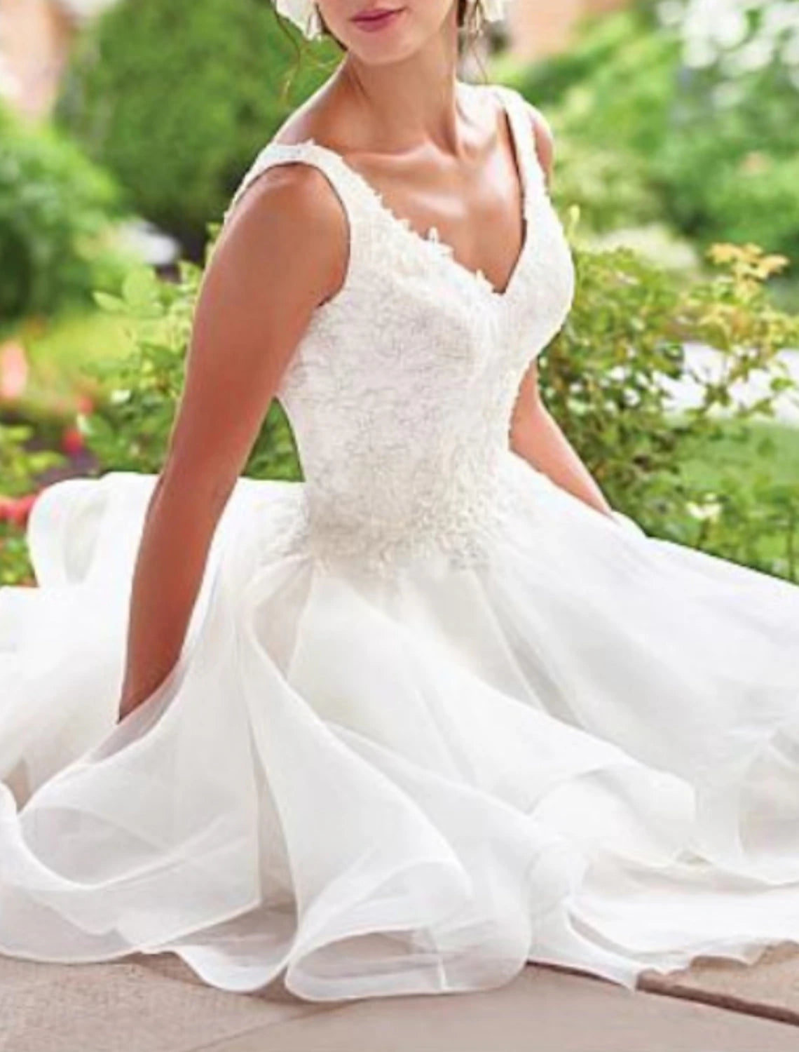 White Dresses Wedding Dresses A-Line V Neck Sleeveless Knee Length Lace Bridal Gowns With Appliques Cascading Ruffles