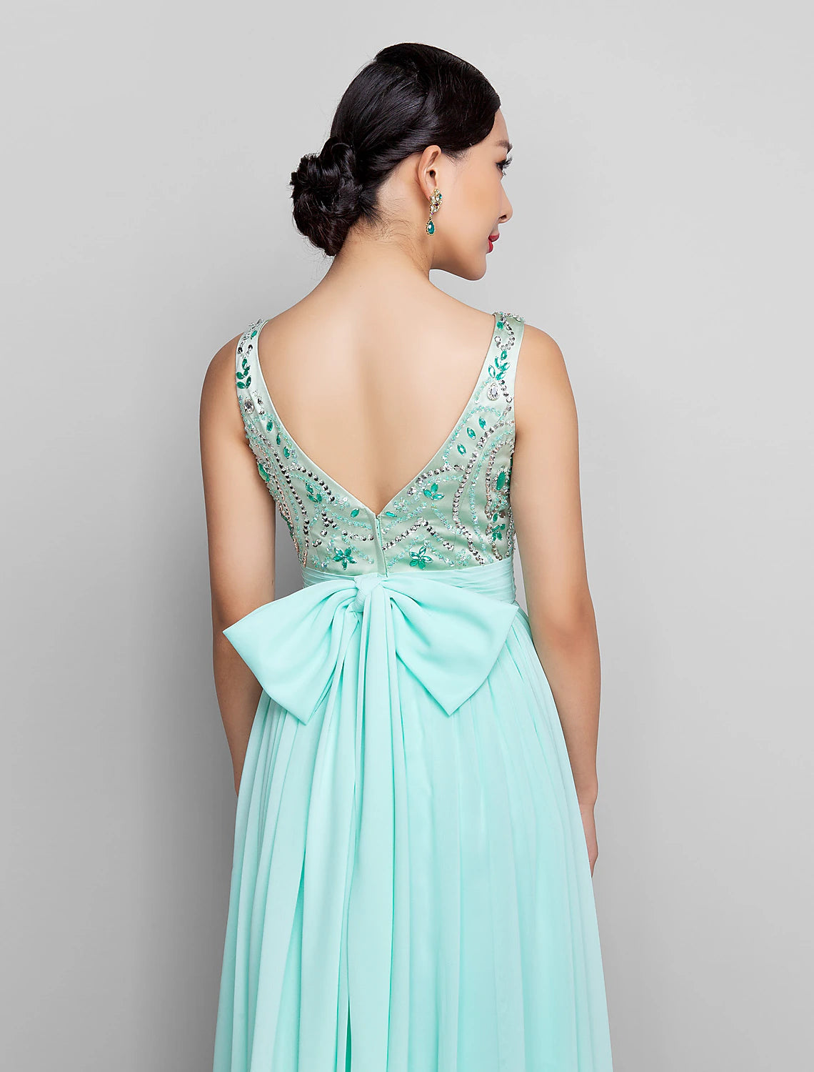 A-Line Beaded & Sequin Holiday Cocktail Party Prom Dress Scoop Neck Sleeveless Floor Length Chiffon with Bow(s) Ruched Beading