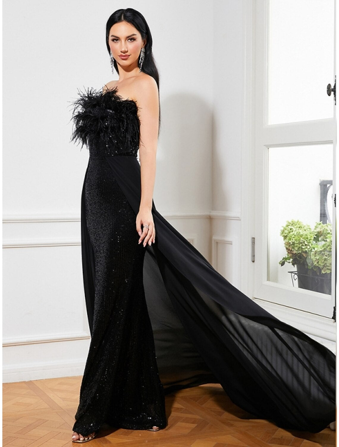 A-Line Evening Gown Black Dress Sparkle & Shine Dress Formal Fall Sweep / Brush Train Sleeveless Strapless Sequined with Feather Glitter