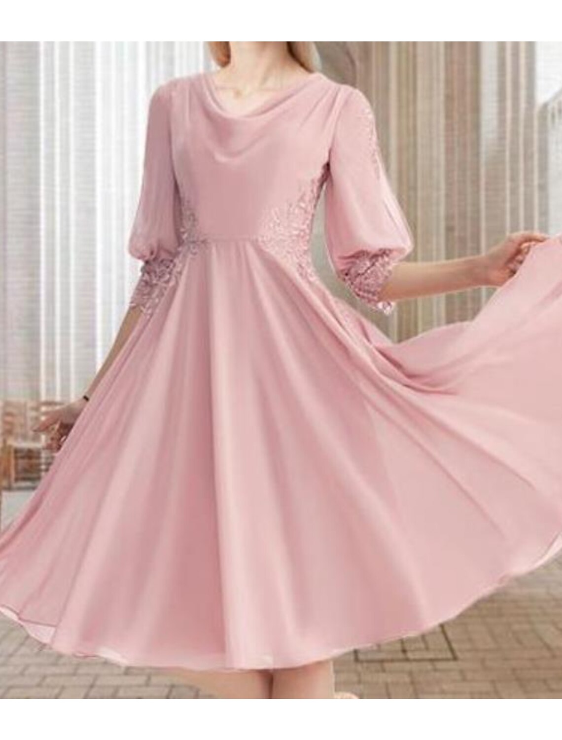 A-Line Mother of the Bride Dress Elegant Sweet Cowl Neck Knee Length Chiffon Lace 3/4 Length Sleeve with Pleats Appliques