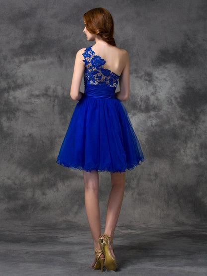 A-line/Princess One-Shoulder Lace Sleeveless Short Satin Dresses