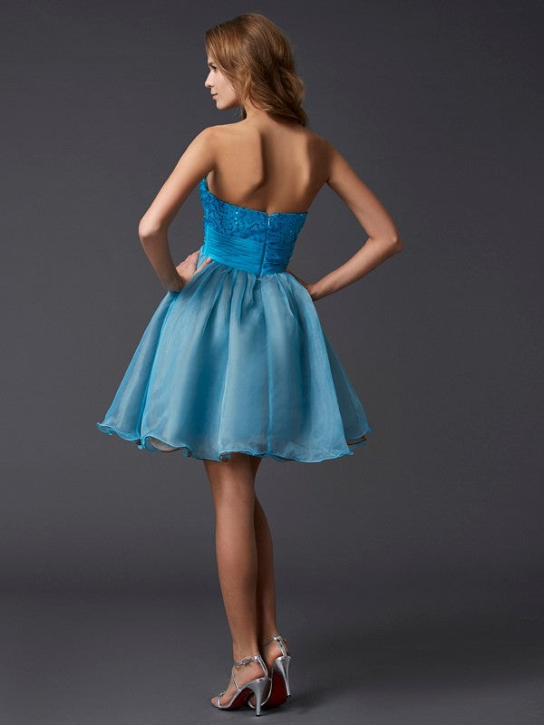 A-Line/Princess Sweetheart Sleeveless Lace Short Taffeta Homecoming Dresses