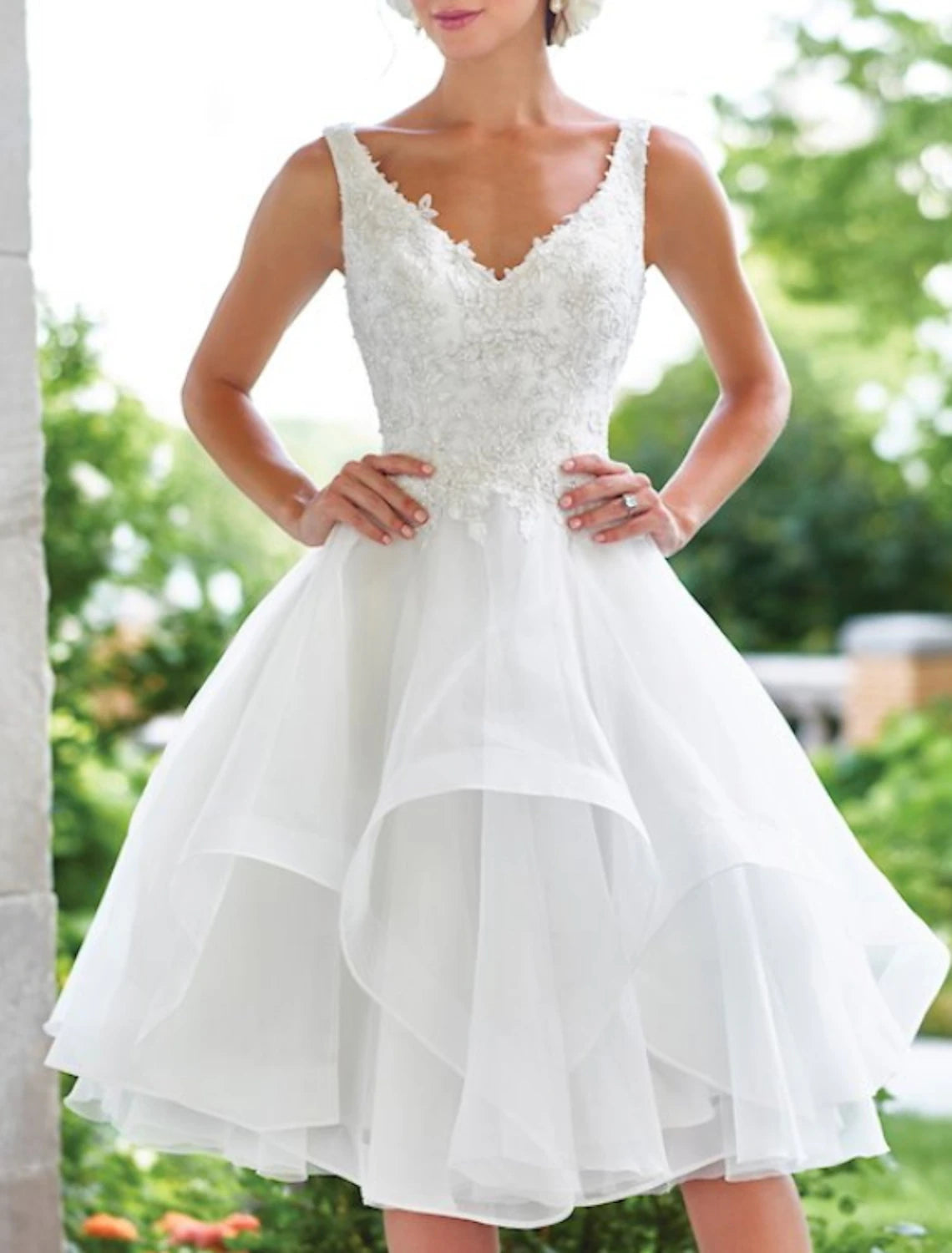 White Dresses Wedding Dresses A-Line V Neck Sleeveless Knee Length Lace Bridal Gowns With Appliques Cascading Ruffles